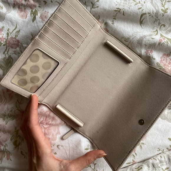 KATE SPADE WALLET✨ - Picture 2 of 4